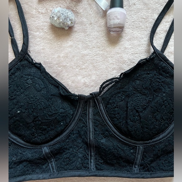 Black Lace tank top🖤 - Picture 2 of 3